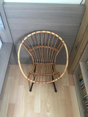 Vintage rotan kind stoel. beschikbaar voor biedingen