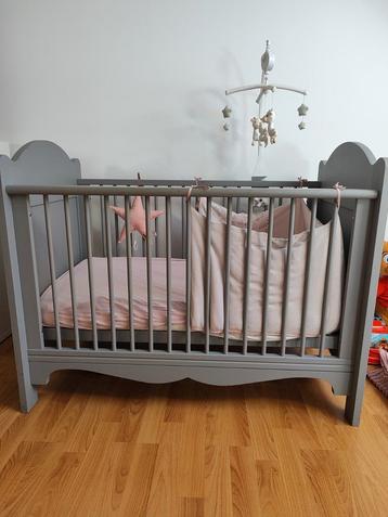 Lit bébé en bois 2 étages réglables  beschikbaar voor biedingen