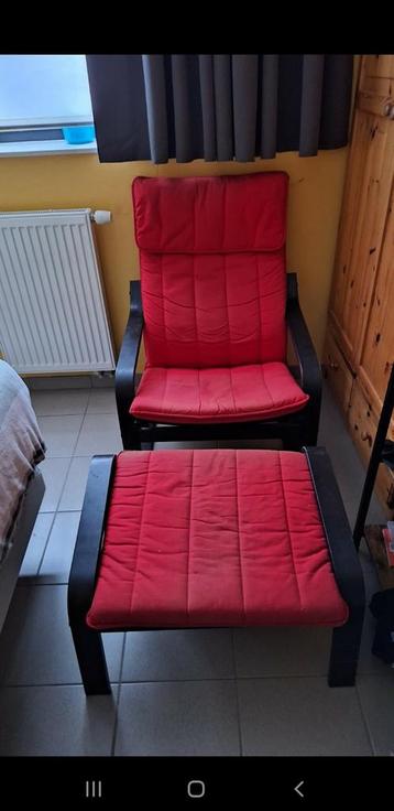 Poang Ikea rouge avec repose-pieds