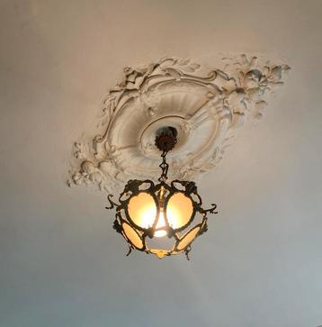 hanglamp van bewerkt mat glas en bewerkt metaal beschikbaar voor biedingen