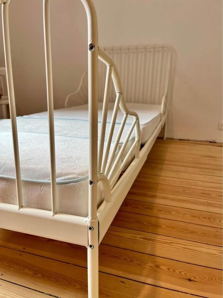 Lit IKEA enfant Minnen extensible + sommier + matelas VYSSA, Huis en Inrichting, Slaapkamer | Bedden, Gebruikt, Eenpersoons, 80 cm