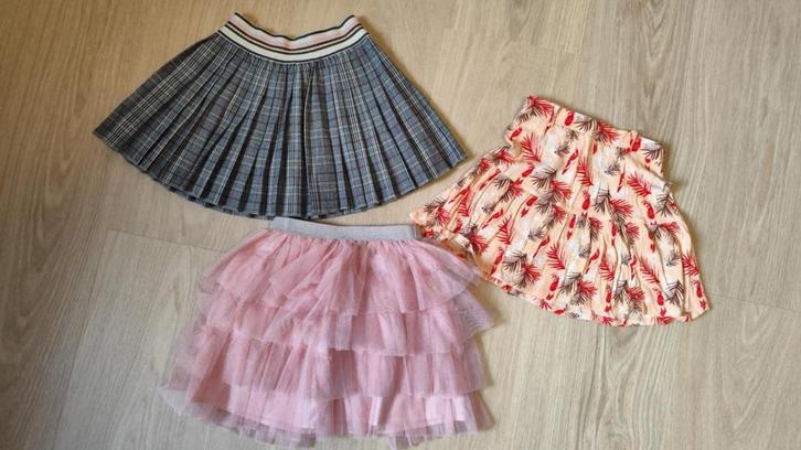 Pakket 3 rokjes maat 110, Kinderen en Baby's, Kinderkleding | Kinder-kledingpakketten, Zo goed als nieuw, Maat 110, Ophalen of Verzenden