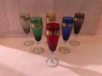 6 verres colorées sur un pied, Antiquités & Art, Enlèvement ou Envoi