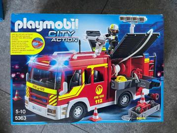 playmobil brandweerkazerne mét  brandweerauto beschikbaar voor biedingen