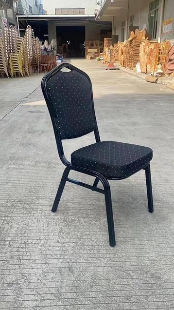 1400 stuks stackchairs stapelstoelen stapelbaar banket stoel