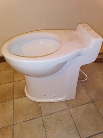 Compact wc met vergruizer.