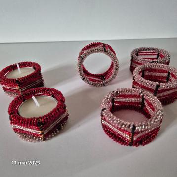 Lot de 4 ronds de serviettes et 2 bougeoirs en pierre de roc, Envoi, Neuf, Autres matériaux, Ensemble de couverts