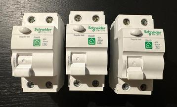 Schenider materiaal: zekeringen & differentieel  beschikbaar voor biedingen