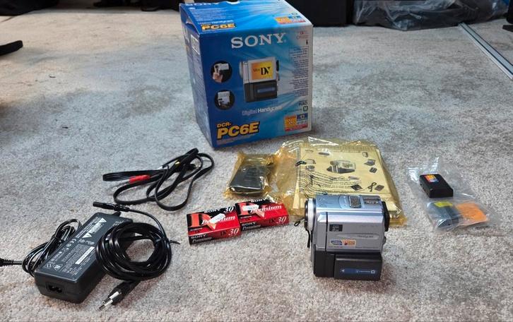 Sony DCR-PC6E Mini Dv videocamera - Nieuw in doos, Audio, Tv en Foto, Videocamera's Digitaal, Zo goed als nieuw, Camera, Mini DV