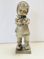 Statue en poterie Mat Wanders 38 cm fille avec chien, Antiquités & Art, Art | Sculptures & Bois, Enlèvement ou Envoi