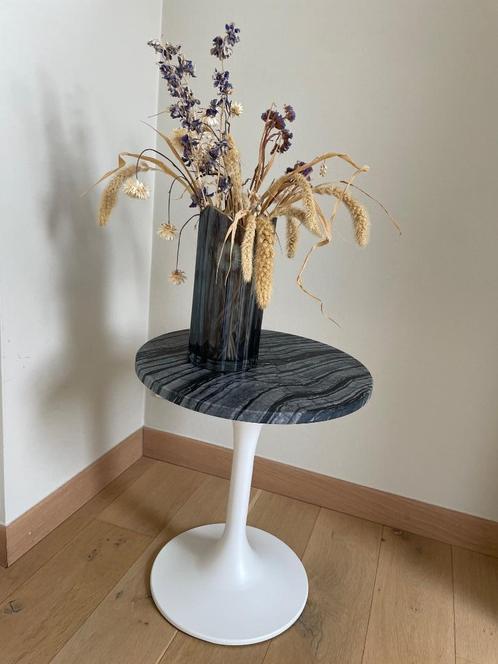 bijzettafel Tulipo met marmer blad dia 40cm Juntoo, Maison & Meubles, Tables | Tables d'appoint, Comme neuf, Rond, Moins de 45 cm