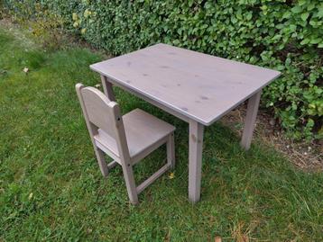 Table et chaise pour enfant beschikbaar voor biedingen