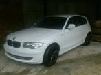 TE KOOP BMW 1SERIE MET EEN KAPOTE MOTOR, Auto's, Euro 5, Zwart, 4 cilinders, Bedrijf