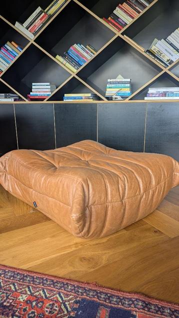 Ligne Roset Togo poef, Cognac leder beschikbaar voor biedingen