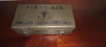 1943 First aid for gas casualties original label beschikbaar voor biedingen