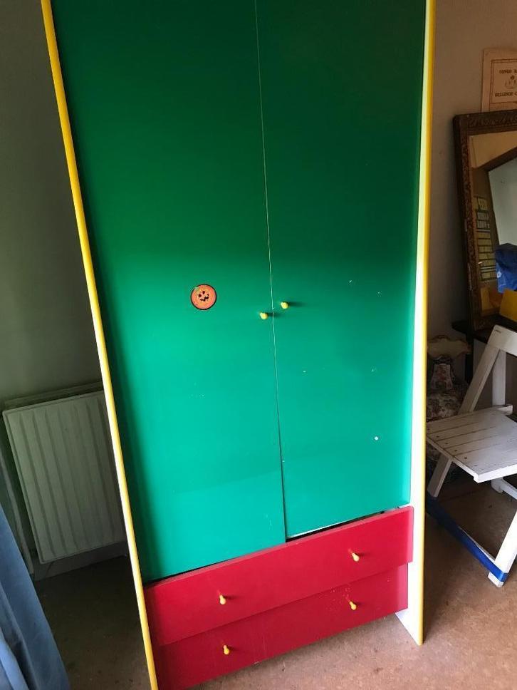 rode en groene kledingkast en laden voor de kinderkamer, Huis en Inrichting, Kasten | Kleerkasten, Zo goed als nieuw, 150 tot 200 cm