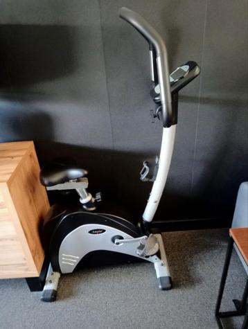 Mooie nieuwe hometrainer met computerprogrammas beschikbaar voor biedingen