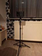 Ericsson beamer met verstelbare staander en projectorsherm, Audio, Tv en Foto, Beamer-accessoires, Ophalen, Gebruikt