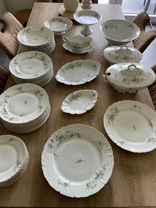 WAREMME - Service a diner 10 personnes signé MZ Austria, Antiek en Kunst, Antiek | Servies compleet, Ophalen