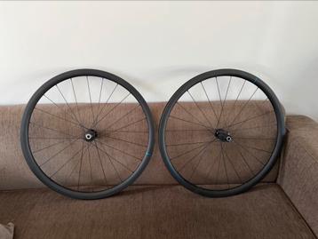 Roues Shimano 105 WH-RS710 C32 Carbon beschikbaar voor biedingen