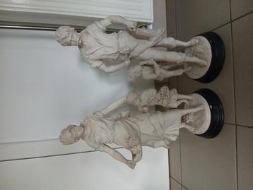 Koppel beelden, gezin met kinderen  beschikbaar voor biedingen