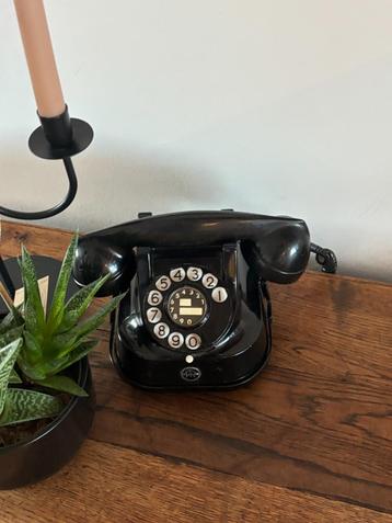 Zwarte bakelieten telefoon – RTT/Belgisch model jaren ’50 beschikbaar voor biedingen