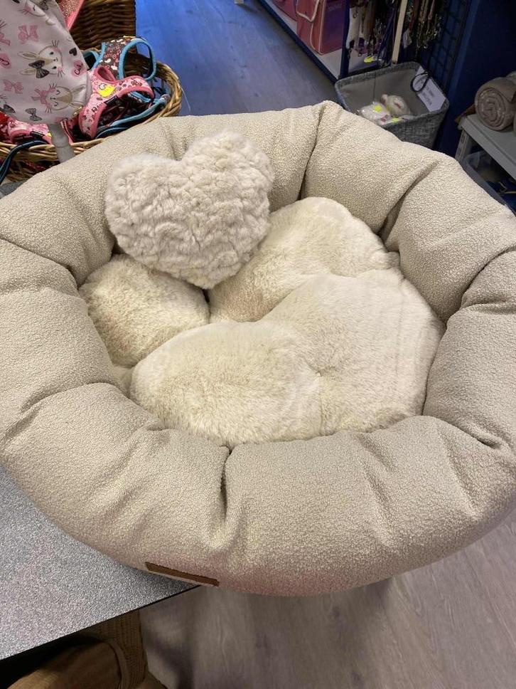 Mand van Animal Boulevard met kussentje Eh Gia, Dieren en Toebehoren, Hondenmanden, Nieuw, Ophalen of Verzenden