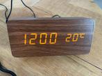 Houten digitale klok/ wekker NIEUW, Huis en Inrichting, Woonaccessoires | Klokken, Ophalen of Verzenden, Nieuw, Digitaal, Wekker of Tafelklok