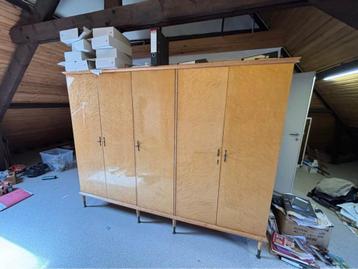 Grande armoire vintage 5 portes – 2m42 de large x 1m92 de ha beschikbaar voor biedingen