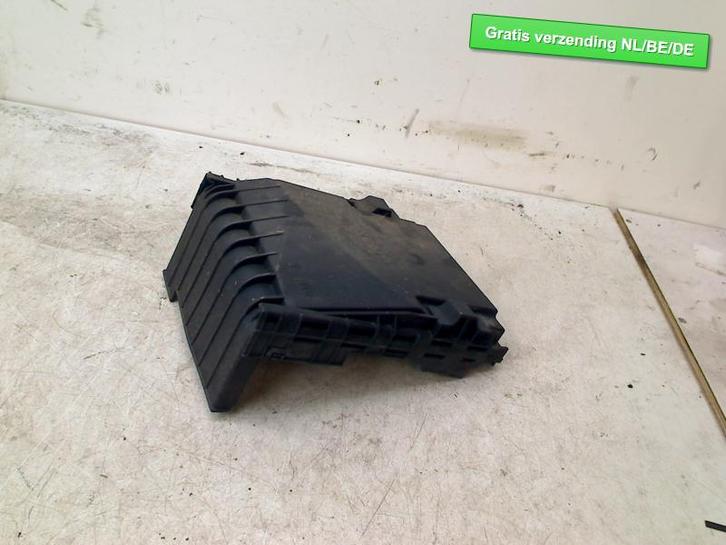 ZEKERINGKAST deksel Volkswagen Golf VI (5K1) (1k0937132F), Auto-onderdelen, Elektronica en Kabels, Volkswagen, Gebruikt