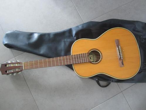 GITAAR met zak, Muziek en Instrumenten, Snaarinstrumenten | Gitaren | Akoestisch, Zo goed als nieuw, Klassieke of Spaanse gitaar