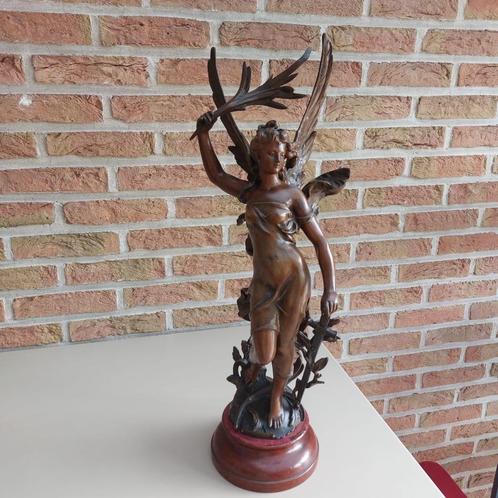 Victoria – Gesigneerd bronzen beeld door Hippolyte Moreau (H, Antiek en Kunst, Kunst | Beelden en Houtsnijwerken, Ophalen
