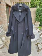 Manteau noir avec col en fourrure synthétique, Sans marque, Gedragen, Jasje, Maat 38/40 (M)