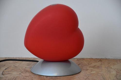 80s vintage Ikea rood hart nachtlamp op metaalkleurige voet, Huis en Inrichting, Lampen | Tafellampen, Gebruikt, Minder dan 50 cm