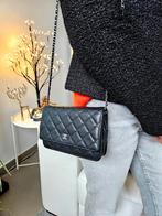 Sac à main Chanel avec chaîne (WOC) - ensemble complet - men, Enlèvement ou Envoi, Comme neuf, Noir, Sac à main