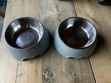 Voederbak hond 2 stuks  beschikbaar voor biedingen