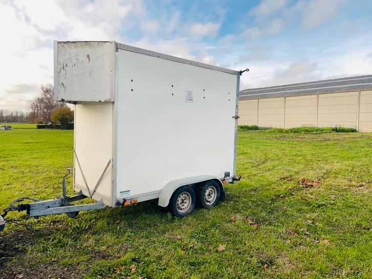 2t7 hoge gesloten trailer: 2m32 (binnen) kantelhelling, Auto's, Bestelwagens en Lichte vracht, Particulier, LED verlichting, Ophalen