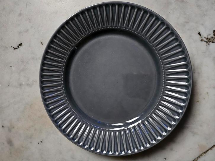 Assiettes à plat IKEA STRIMMIG, Huis en Inrichting, Keuken | Servies, Zo goed als nieuw, Bord(en), Effen, Keramiek, Ophalen of Verzenden