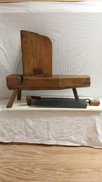 oude,houten strosnijder+2 hakmessen-L 82xBr.21xH 70cm, Ophalen