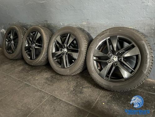 7mm! Originele Skoda Superb 3V0 17 inch zwarte velgen 5x112, Auto-onderdelen, Banden en Velgen, Banden en Velgen, Winterbanden