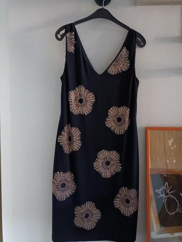 Mooie merkkledij vooral jurken + chique rok en broek beschikbaar voor biedingen