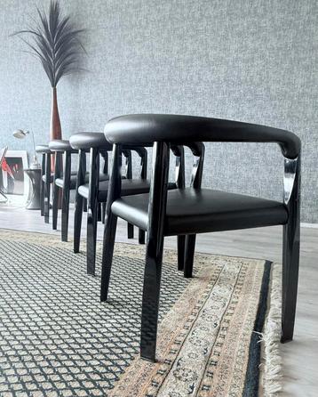 4 Molteni “Miss” Chairs – Afra & Tobia Scarpa, 1986 beschikbaar voor biedingen