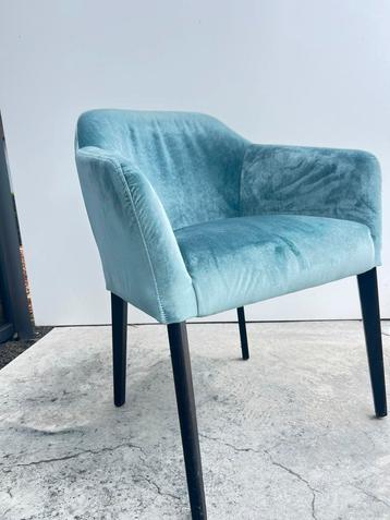 4 stoelen gekocht in 2023 beschikbaar voor biedingen