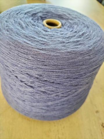 Blauwe wollen kegel 1Kg 100 gr. beschikbaar voor biedingen