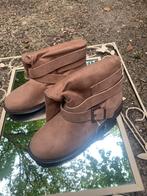 Beige laarzen, Ophalen