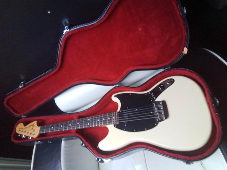 Fender Music Master 2, 1974, blanc olympique, Musique & Instruments, Instruments à corde | Guitares | Électriques, Fender, Enlèvement