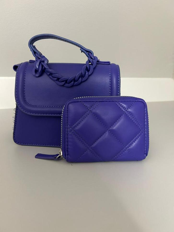 Paarse handtas + matching portemonnee – in zeer goede staat, Handtassen en Accessoires, Tassen | Damestassen, Zo goed als nieuw