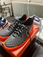 Chaussures de football en salle Nike, Sports & Fitness, Enlèvement ou Envoi, Comme neuf