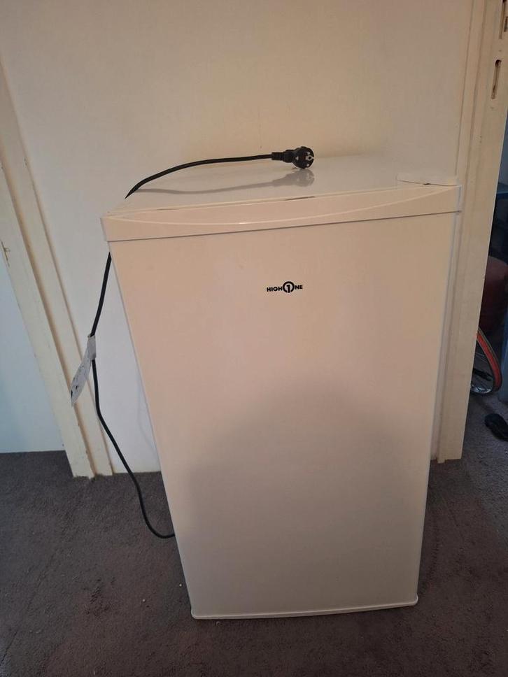 Frigo met kleine ijskast / fridge with freezer compartment., Elektronische apparatuur, Koelkasten en IJskasten, Gebruikt, Ophalen