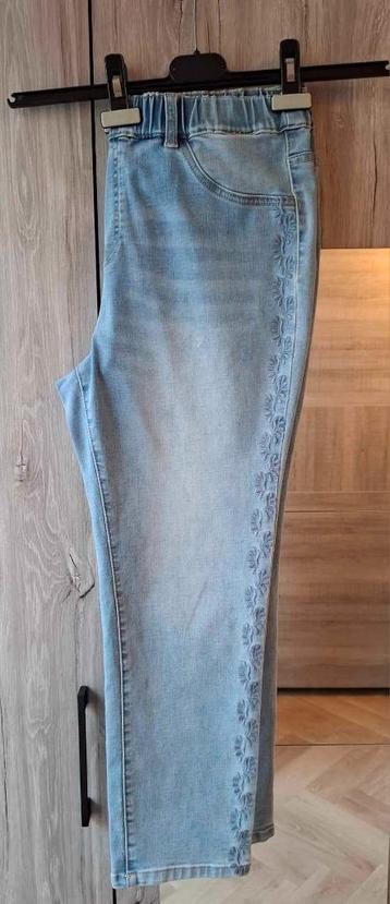 2 nouveaux jeans, pantalons à cheville, taille 42, maintenan